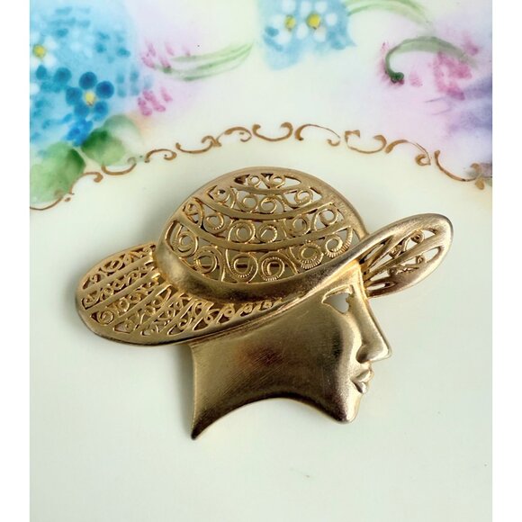 Vintage 80's Art Deco Style Woman's Face with Hat Brooch Gold Tone - Picture 2 of 4